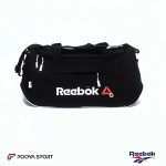 ساک ورزشی برزنتی Reebok سایز متوسط مشکی، انتخابی عالی برای ورزشکاران و علاقهمندان به ورزش است. این ساک با طراحی شیک و مدرن، از جنس برزنت مقاوم ساخته شده که دوام و استحکام بالایی دارد. فضای داخلی جادار آن به شما امکان میدهد تا تمامی لوازم ورزشی خود را به راحتی حمل کنید. دستههای محکم و بند قابل تنظیم، حمل و نقل این ساک را آسان و راحت میکند. با این ساک ورزشی، همیشه آماده تمرین و ورزش خواهید بود.