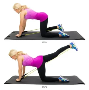 آموزش حرکت کیک بک باسن با کش ورزشی برای فرم دهی عضلات در برنامه ورزشی خانگی