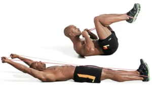 چربی سوزی شکم با انجام حرکت کرانچ با پاهای معلق در بند TRX